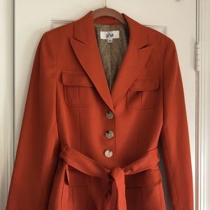 LeSuit women’s suit. Fabulous like new condition.